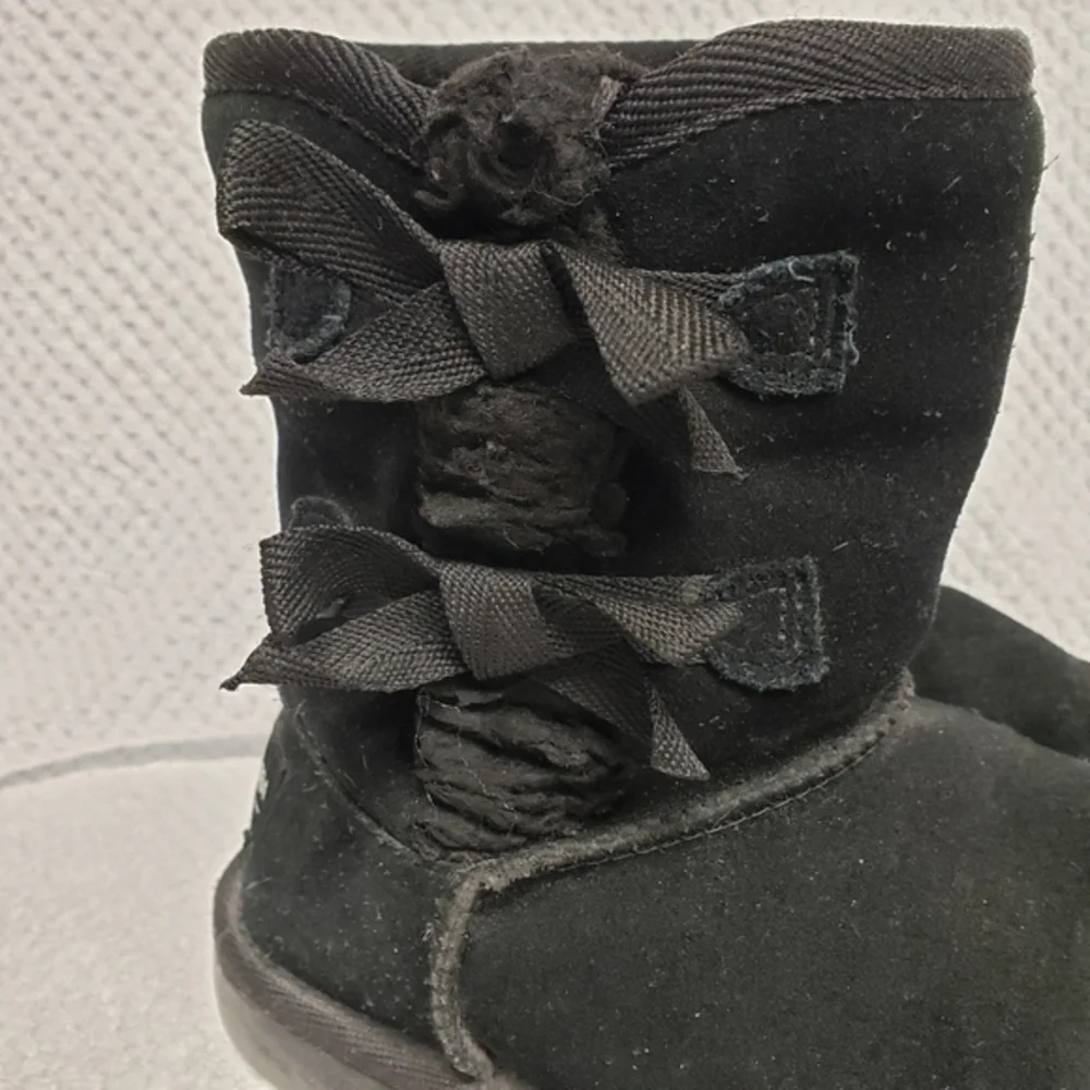 Koolaburra by Ugg Child Size 1 Victoria Short Boots Black Bows 1019372 Pre-owned